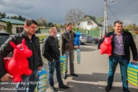 Фоторепортаж: члены гродненского Opel Club купили для воспитанников “Дома малютки” обувь и игрушки