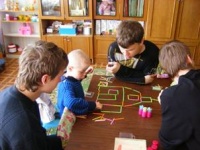 Москвичам, взявшим 5 детей из детдома на воспитание, будут бесплатно давать квартиру