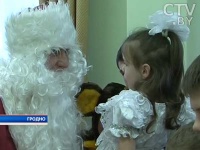 В Гродно детям-сиротам и малышам с особенностями развития 18 декабря подарили настоящую новогоднюю сказку